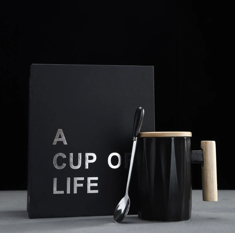 Black nordic matte coffee cup with bamboo lid, black spoon, bamboo handle