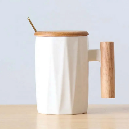 White matte  nordic 10 oz coffee cup with a spoon and bamboo lid