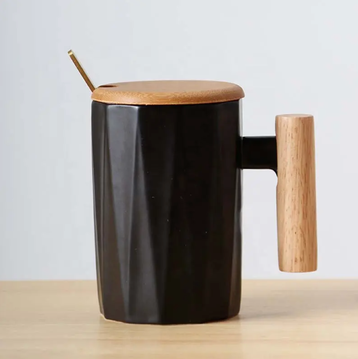 Black matte nordic 10 oz coffee cup with a spoon and bamboo lid