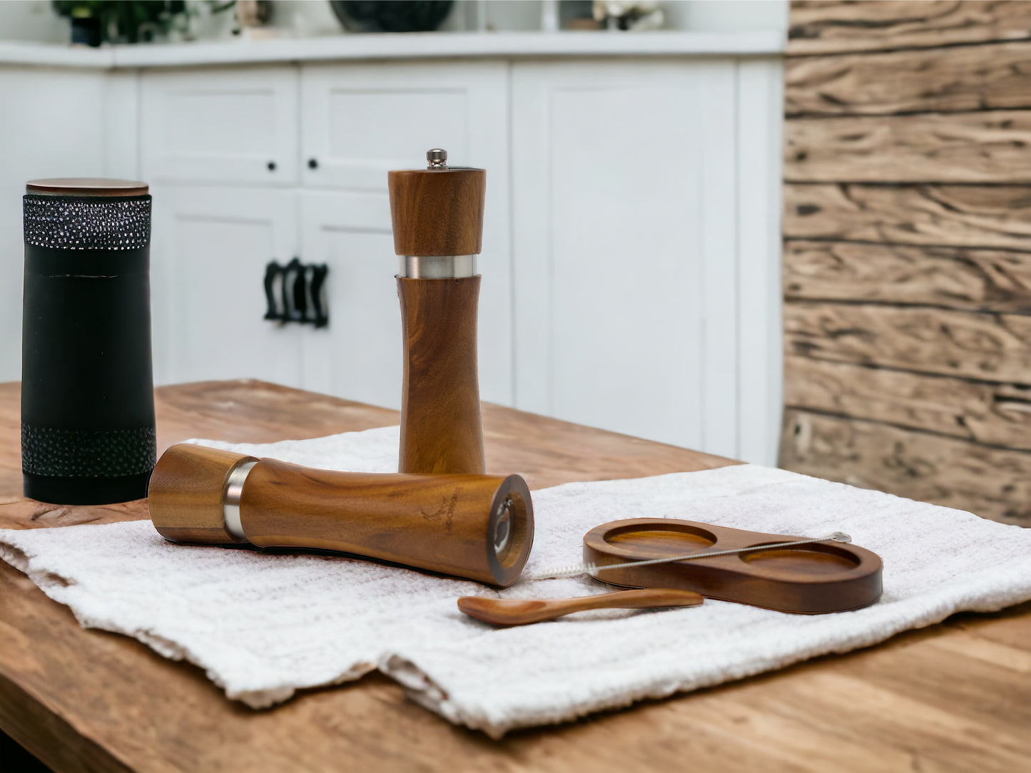 high-quality wooden Salt and pepper grinder set with cleaning brush spoon and tray in a gift box for newly-weds