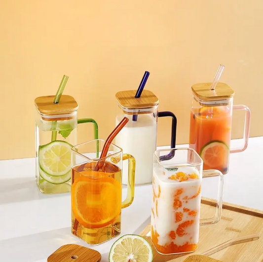 borosilicate drink glass with a glass straw and bamboo lid in different colors